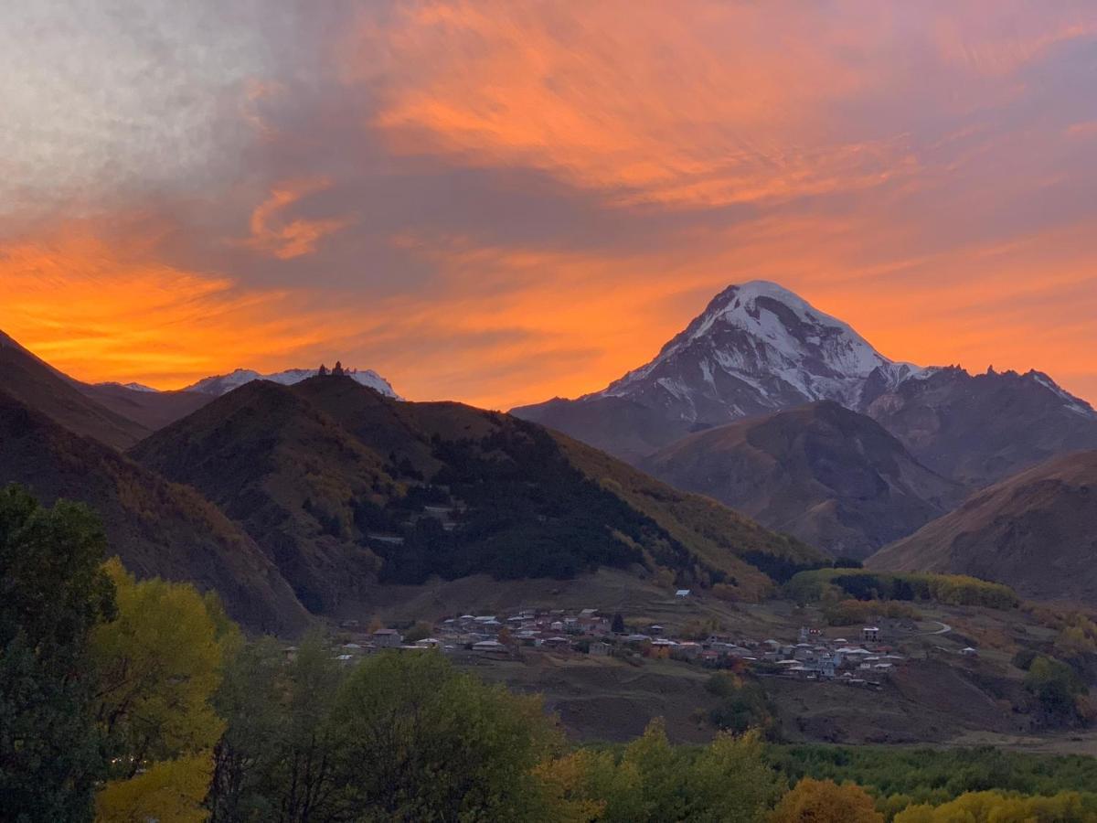 Old District Hotel Kazbegi Bagian luar foto