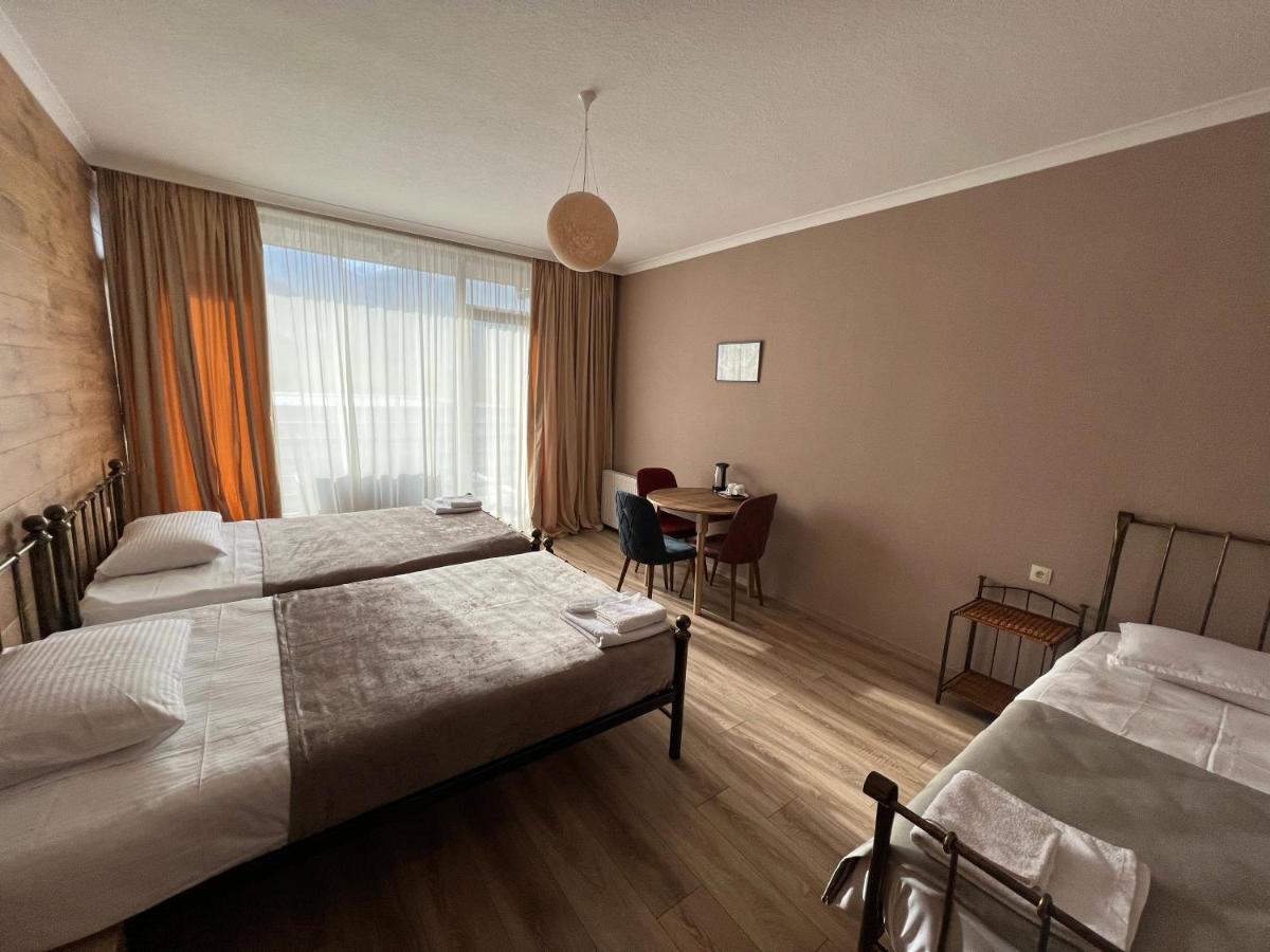Old District Hotel Kazbegi Bagian luar foto